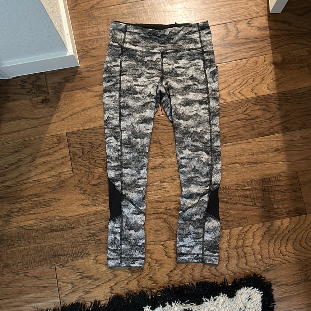 Lululemon cropped leggings